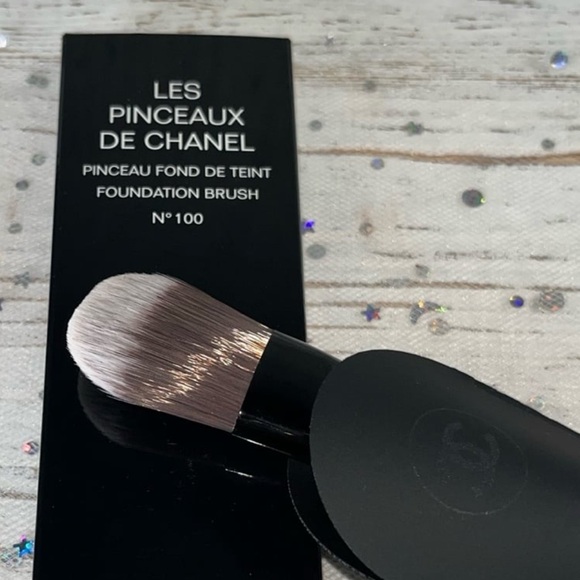 Chanel Les Pinceaux De Chanel Foundation Brush N° 100, New In Box - Picture 2 of 9